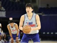 IM英雄联盟竞猜-一名新秀球员在比赛中崭露头角，备受瞩目