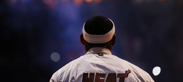 IM电竞下载-蒙特卡洛的红色风暴，西西帕斯横扫戴维斯杯英雄，书写地中海新传奇