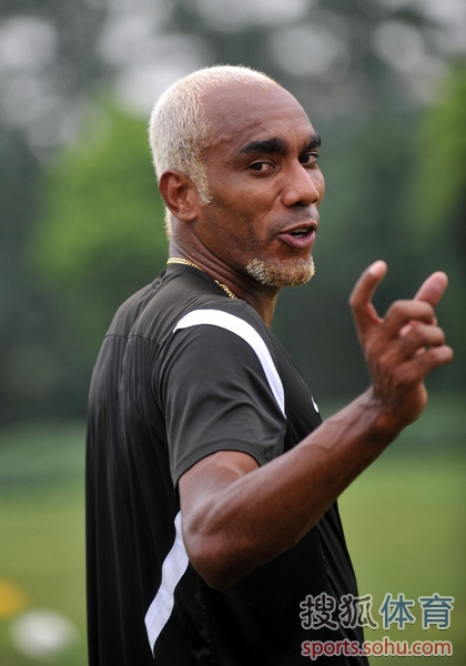 谢菲联客场险胜，继续稳定排名中游的简单介绍