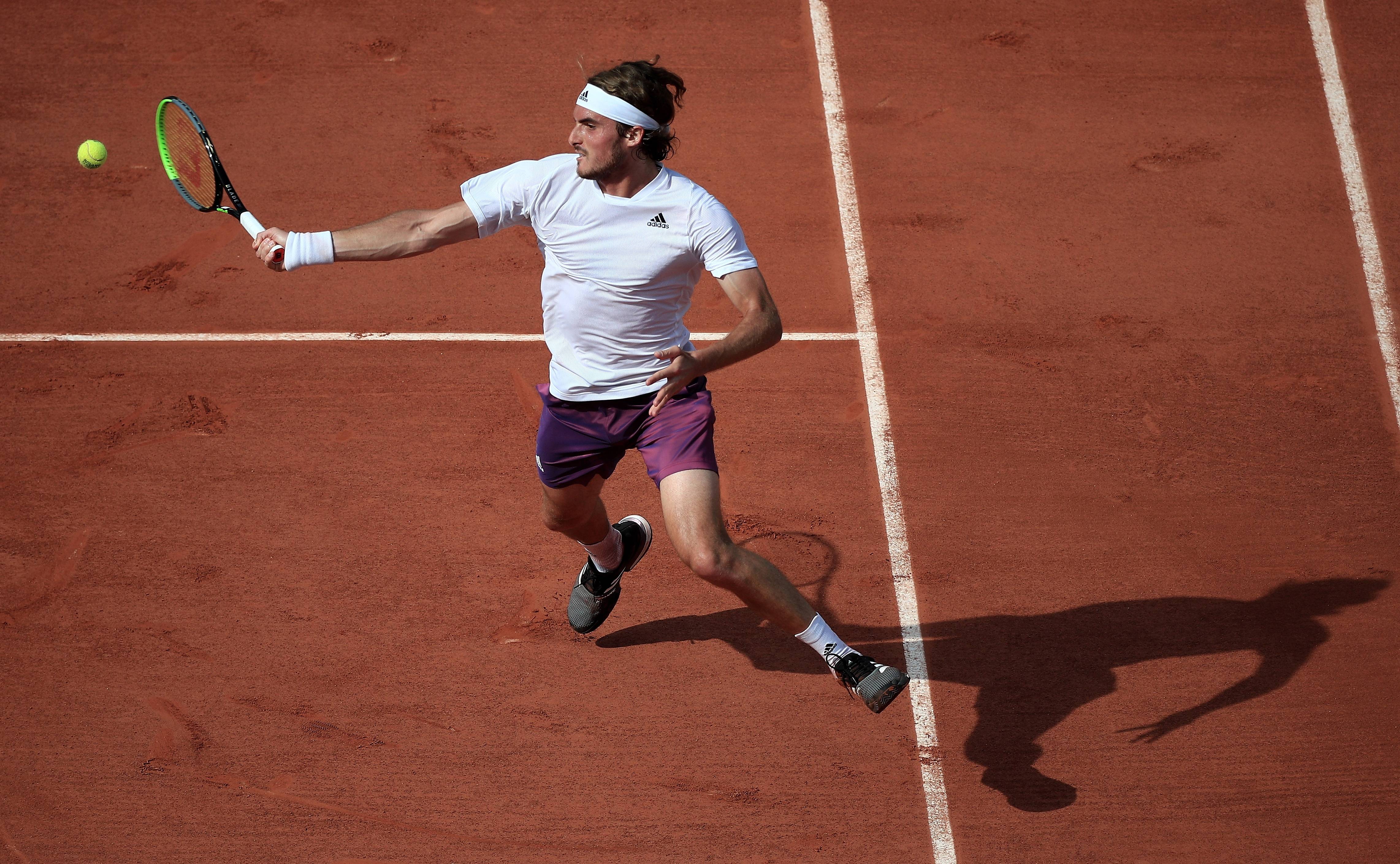 英国网球队翻盘西班牙网球队，西西帕斯完成帽子戏法的简单介绍