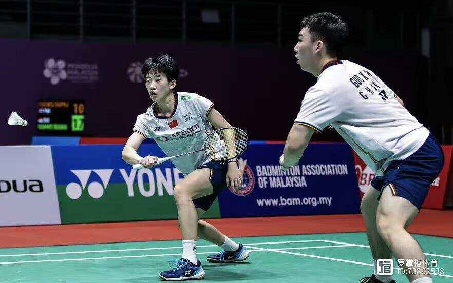 包含日本队横扫印度队，黄鸭组合刷新纪录的词条