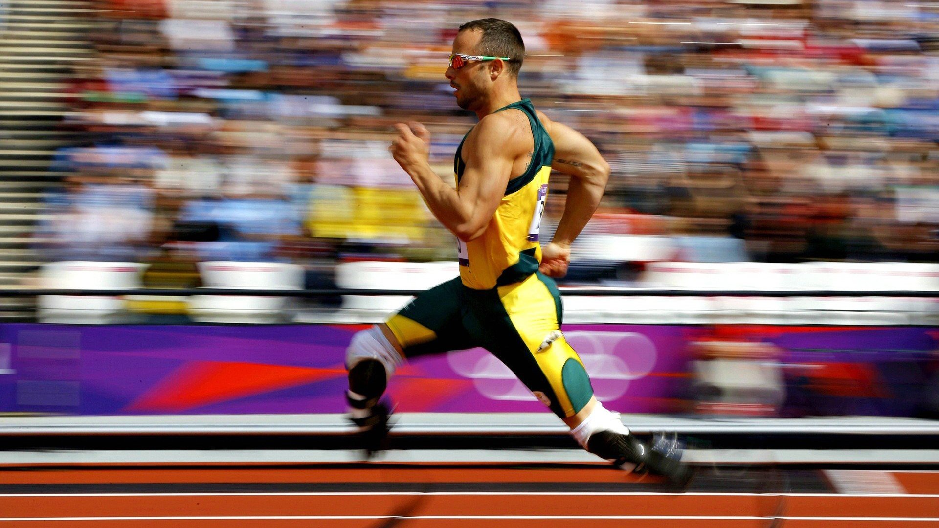 红牛二队鏖战法拉利,周冠宇扛起全队