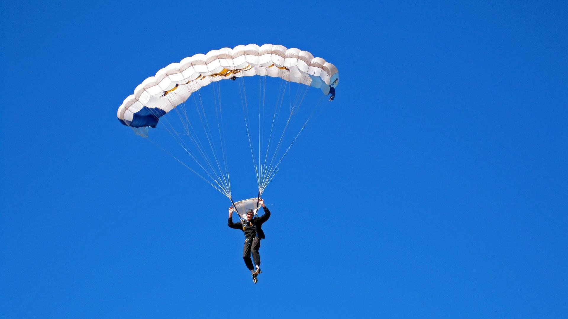 逆转之夜，法国队绝地反击，黄鸭组合闪耀赛场